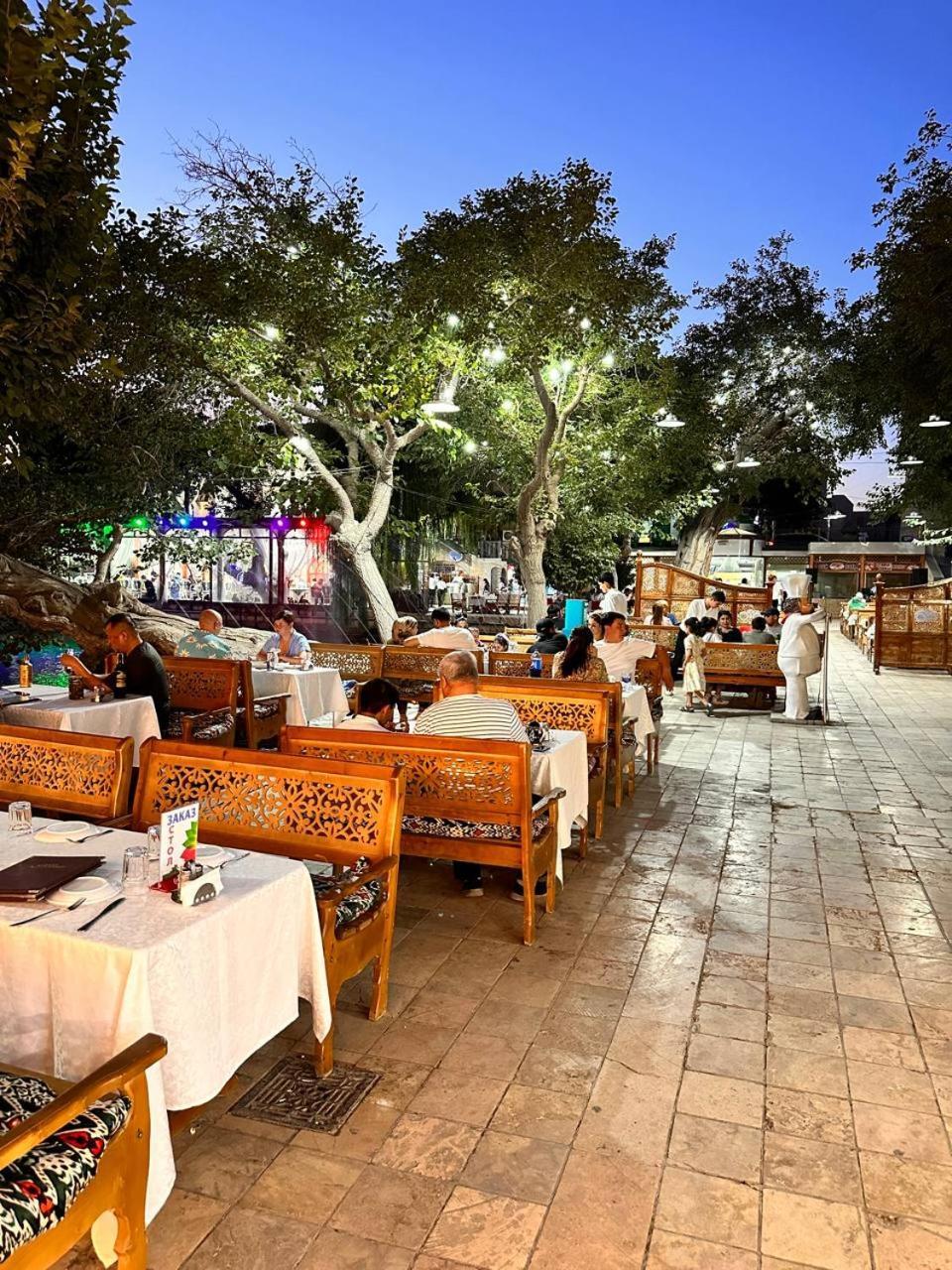 Munis Hotel Buchara Exterior foto